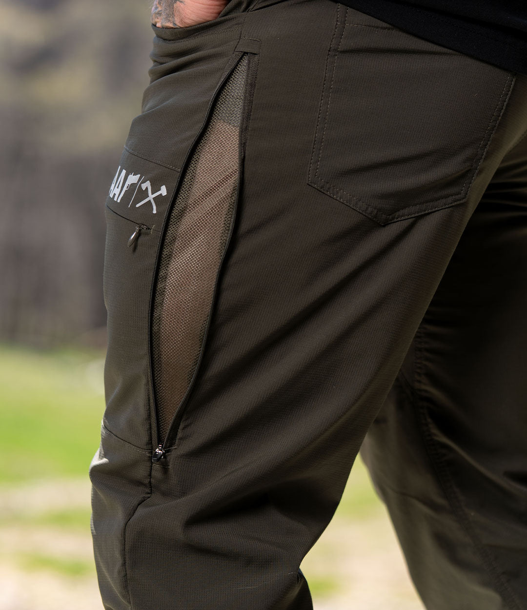 Vented Hybrid Pants // Dark Green