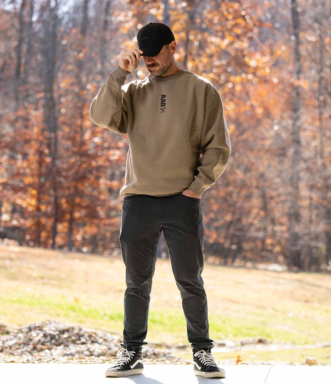 Khaki best sale hoodie outfit